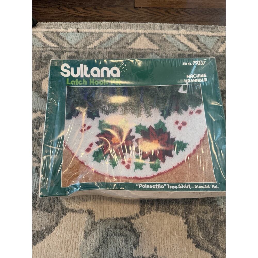 Sultana Poinsettia Tree Skirt Latch Hook KIT Christmas 34" Round #79237 Sealed